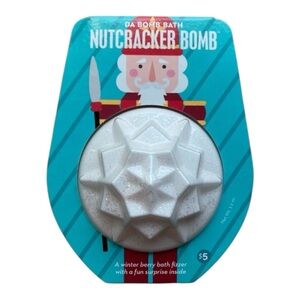 Da Bomb Nutcracker Bath Bomb Winter Berry Scented Fizzer 3.2 oz Holiday gift NEW